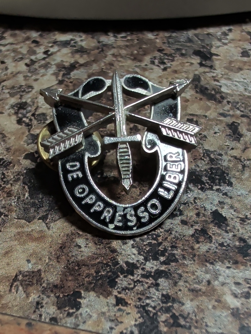 Military-Style Silver & Black 'De Oppresso Liber' Lapel Pin
